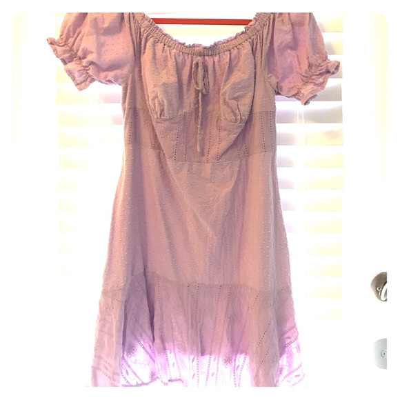 Lavender dress with puffy sleeves & lace details. - Picture 1 of 6